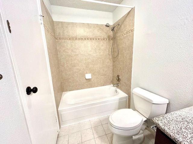2750 Holly Hall Street 1014, Houston, TX 77054