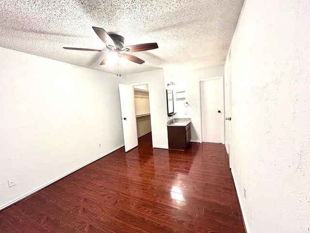 2750 Holly Hall Street 1014, Houston, TX 77054