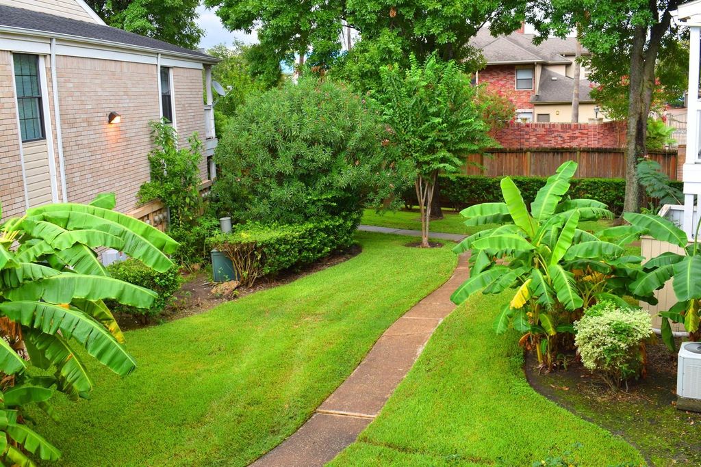 2750 Holly Hall Street 1014, Houston, TX 77054