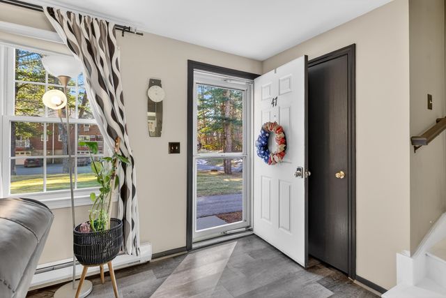 47 Oakridge Drive, Londonderry, NH 03053