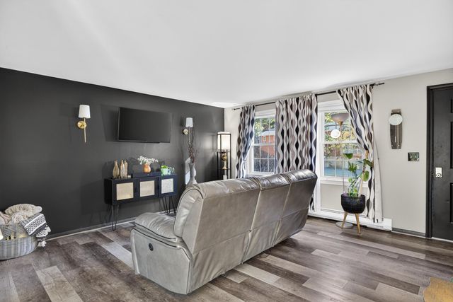 47 Oakridge Drive, Londonderry, NH 03053