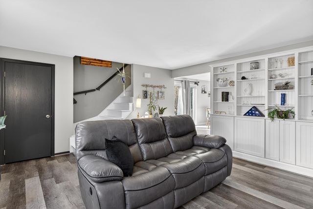 47 Oakridge Drive, Londonderry, NH 03053