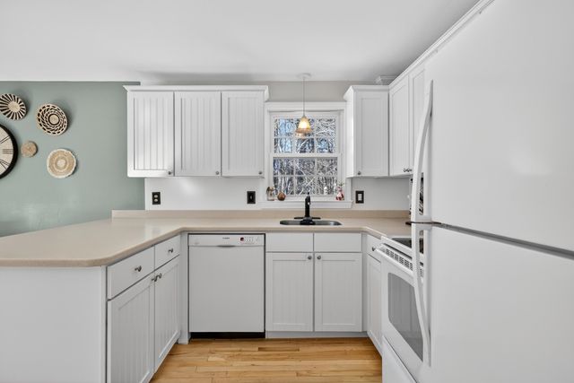 47 Oakridge Drive, Londonderry, NH 03053