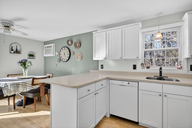 47 Oakridge Drive, Londonderry, NH 03053