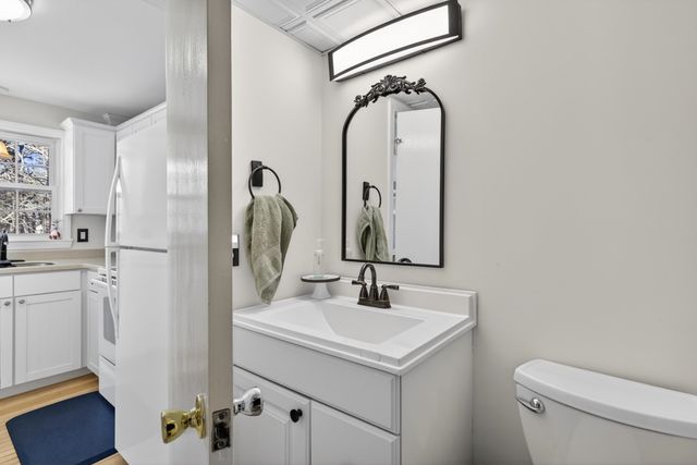 47 Oakridge Drive, Londonderry, NH 03053