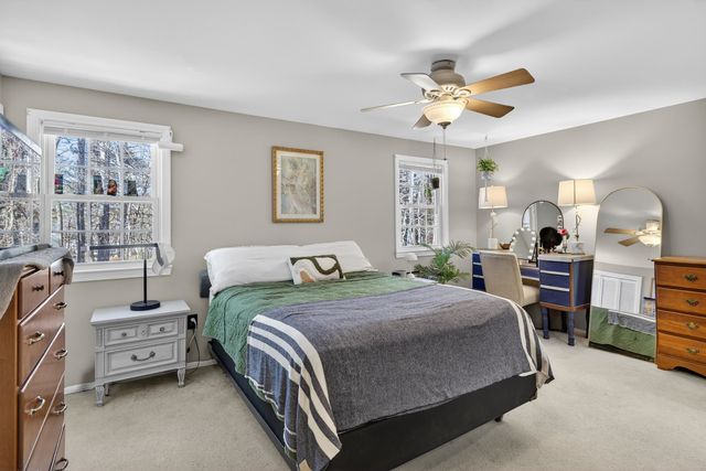 47 Oakridge Drive, Londonderry, NH 03053