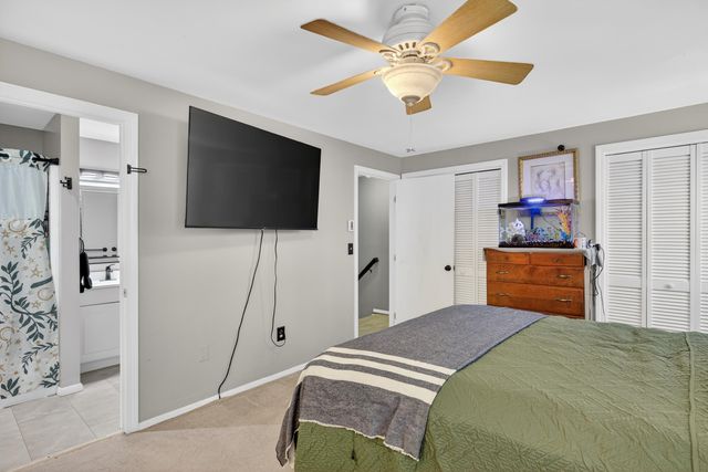 47 Oakridge Drive, Londonderry, NH 03053