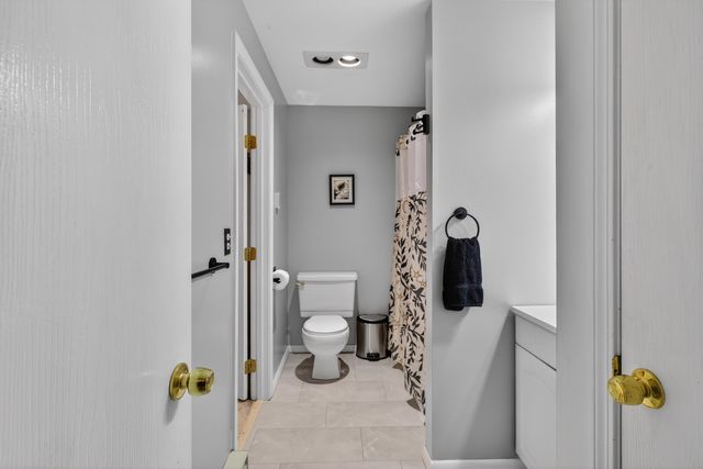 47 Oakridge Drive, Londonderry, NH 03053