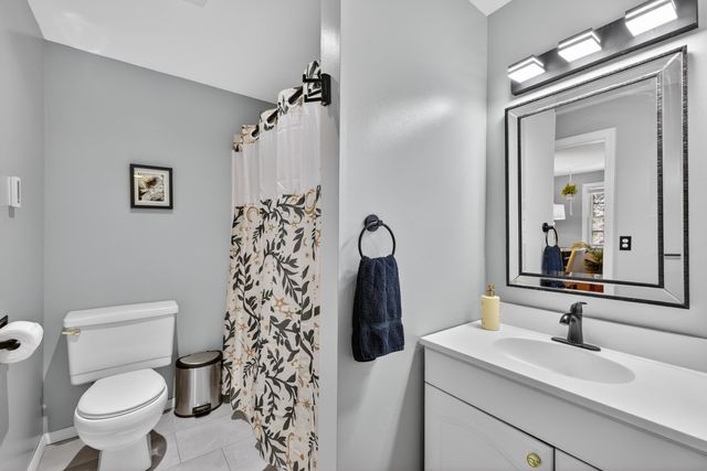 47 Oakridge Drive, Londonderry, NH 03053