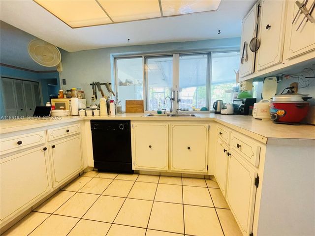 8203 NW 73rd Terrace, Tamarac, FL 33321