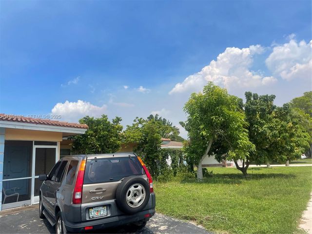 8203 NW 73rd Terrace, Tamarac, FL 33321