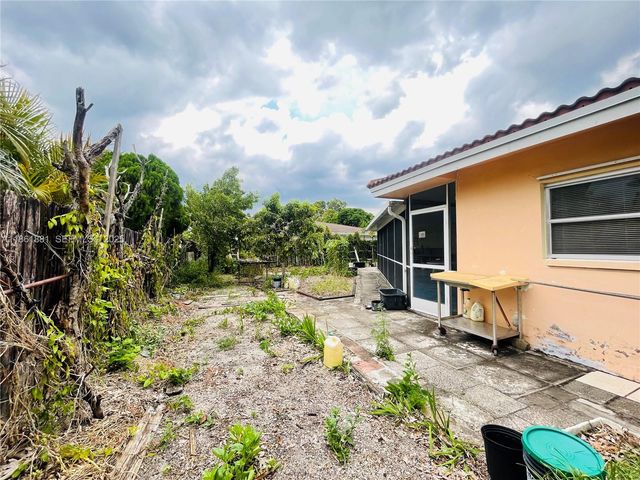 8203 NW 73rd Terrace, Tamarac, FL 33321