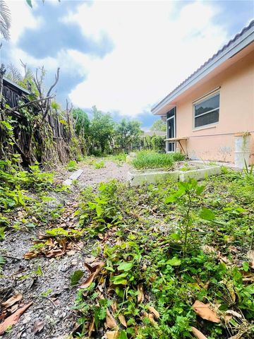 8203 NW 73rd Terrace, Tamarac, FL 33321