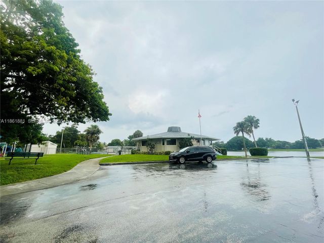 8203 NW 73rd Terrace, Tamarac, FL 33321
