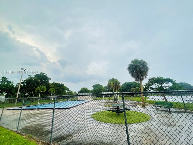 8203 NW 73rd Terrace, Tamarac, FL 33321