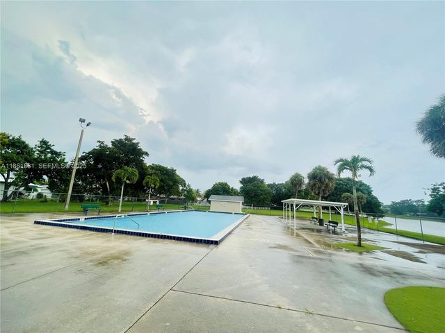 8203 NW 73rd Terrace, Tamarac, FL 33321