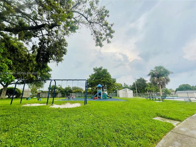 8203 NW 73rd Terrace, Tamarac, FL 33321