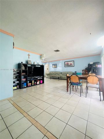 8203 NW 73rd Terrace, Tamarac, FL 33321