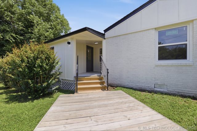 1220 S Delaware Place, Tulsa, OK 74104
