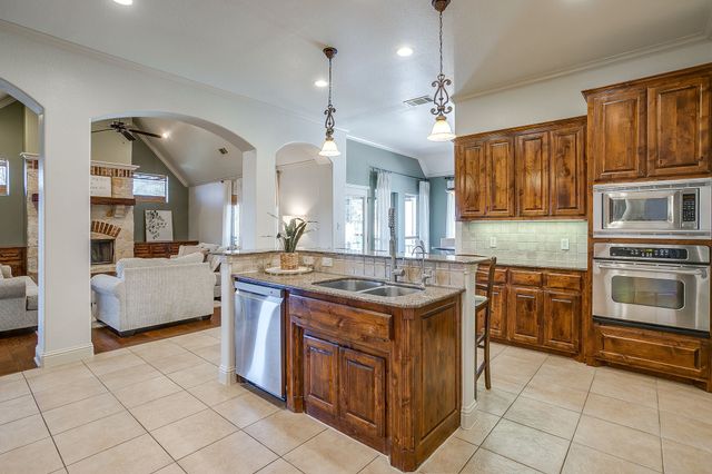 43 Crown Road, Willow Park, TX 76087