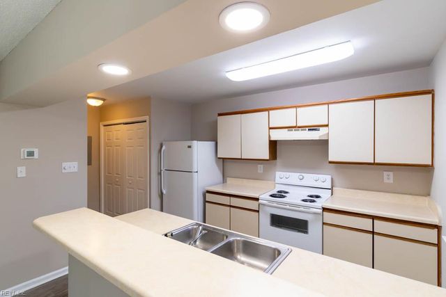 616 Ridge CIR, Chesapeake, VA 23320