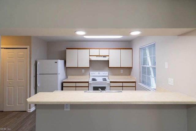 616 Ridge CIR, Chesapeake, VA 23320