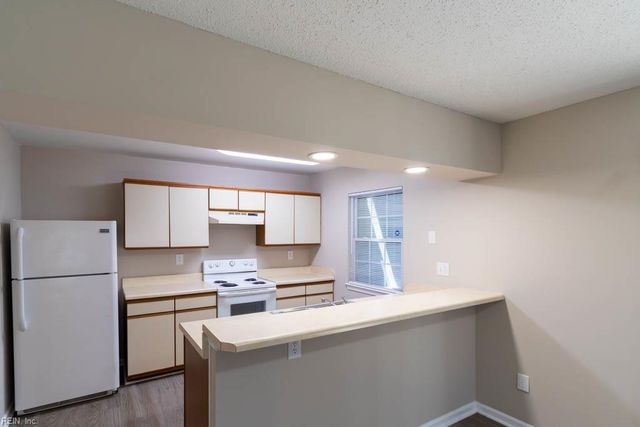 616 Ridge CIR, Chesapeake, VA 23320