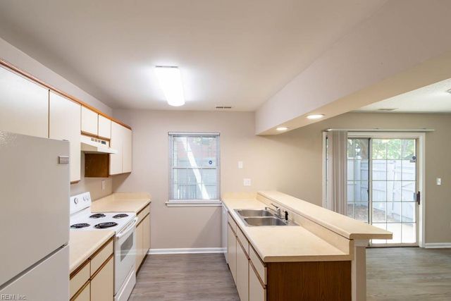 616 Ridge CIR, Chesapeake, VA 23320