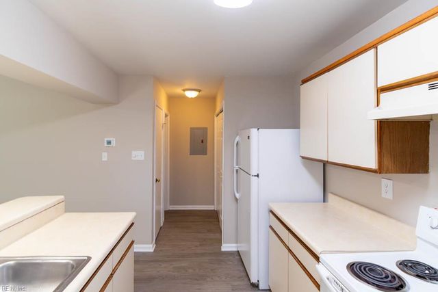 616 Ridge CIR, Chesapeake, VA 23320