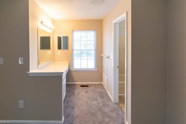 616 Ridge CIR, Chesapeake, VA 23320