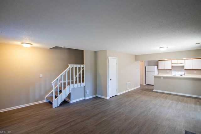 616 Ridge CIR, Chesapeake, VA 23320