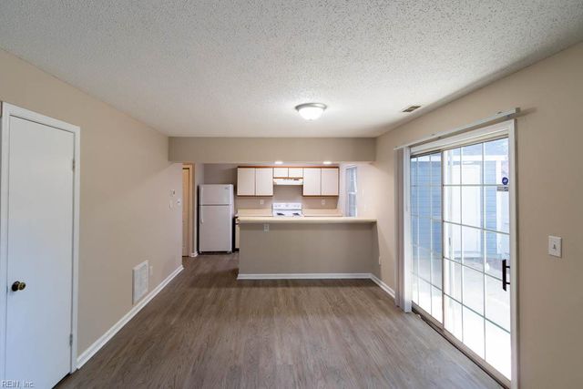 616 Ridge CIR, Chesapeake, VA 23320