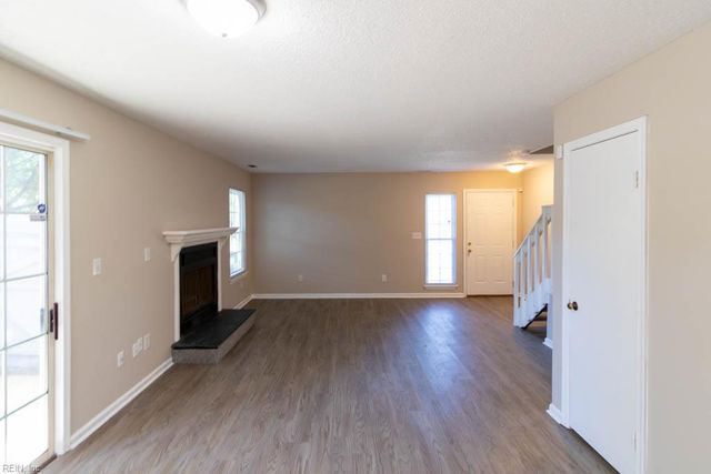 616 Ridge CIR, Chesapeake, VA 23320