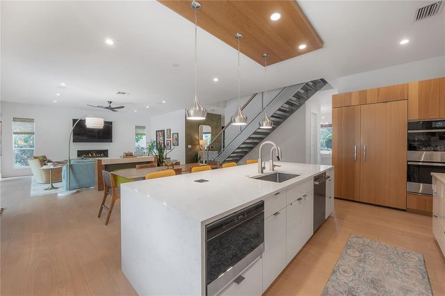 4207 W JETTON AVENUE, Tampa, FL 33629
