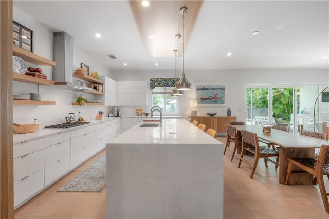 4207 W JETTON AVENUE, Tampa, FL 33629