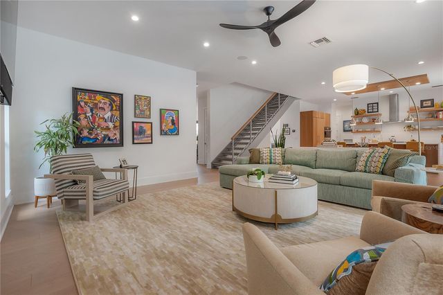 4207 W JETTON AVENUE, Tampa, FL 33629