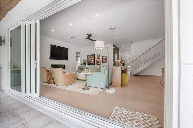 4207 W JETTON AVENUE, Tampa, FL 33629