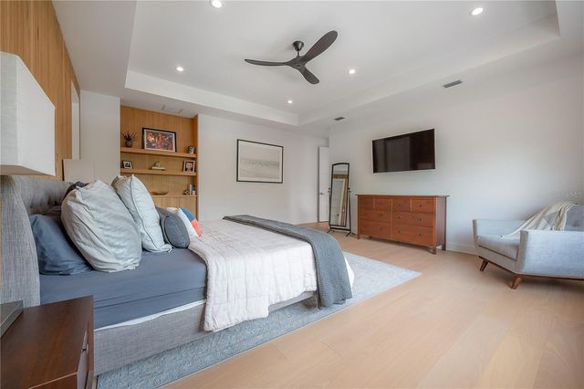 4207 W JETTON AVENUE, Tampa, FL 33629