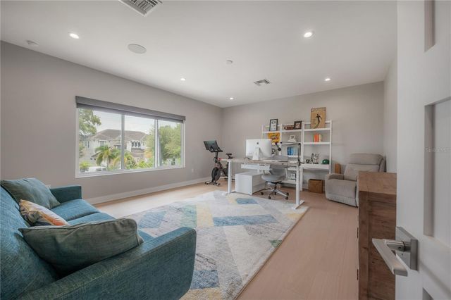 4207 W JETTON AVENUE, Tampa, FL 33629