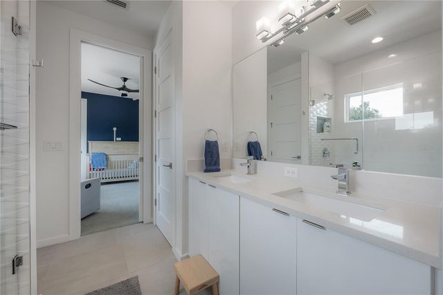 4207 W JETTON AVENUE, Tampa, FL 33629