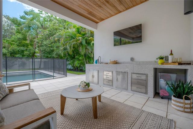 4207 W JETTON AVENUE, Tampa, FL 33629