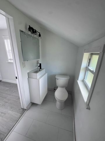 137 SW 9th Avenue, Delray Beach, FL 33444