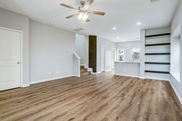 4616 Esper LN 338, Austin, TX 78725