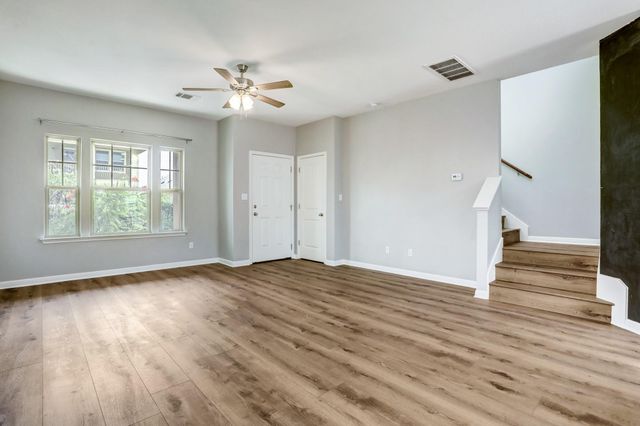 4616 Esper LN 338, Austin, TX 78725