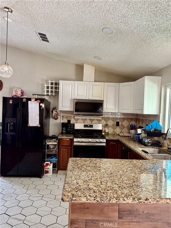 Image 11 of property listing at 38229 Mentor Court, Palmdale, CA 93550