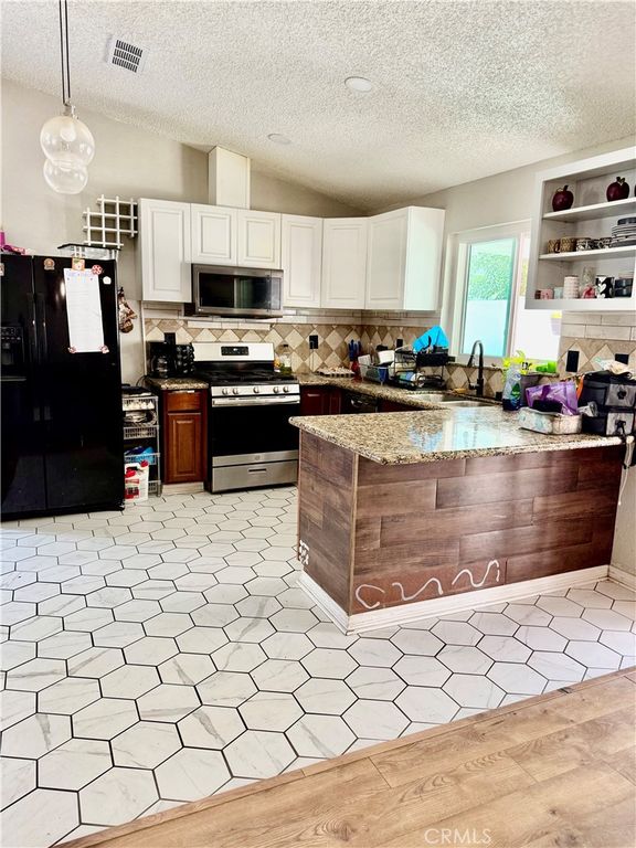 Image 12 of property listing at 38229 Mentor Court, Palmdale, CA 93550