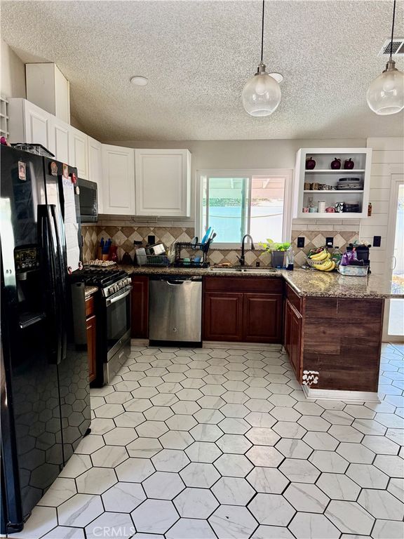 Image 13 of property listing at 38229 Mentor Court, Palmdale, CA 93550