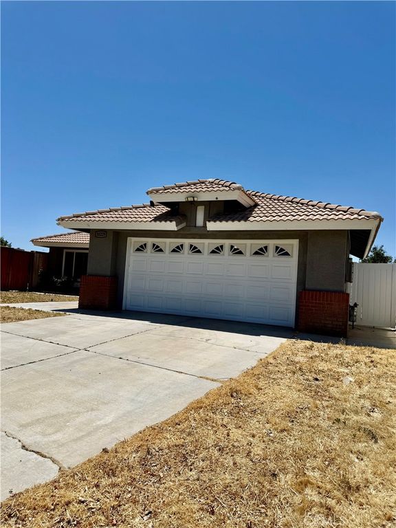 Image 3 of property listing at 38229 Mentor Court, Palmdale, CA 93550