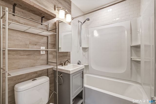 28 Garden Drive APT J, Manchester, CT 06040