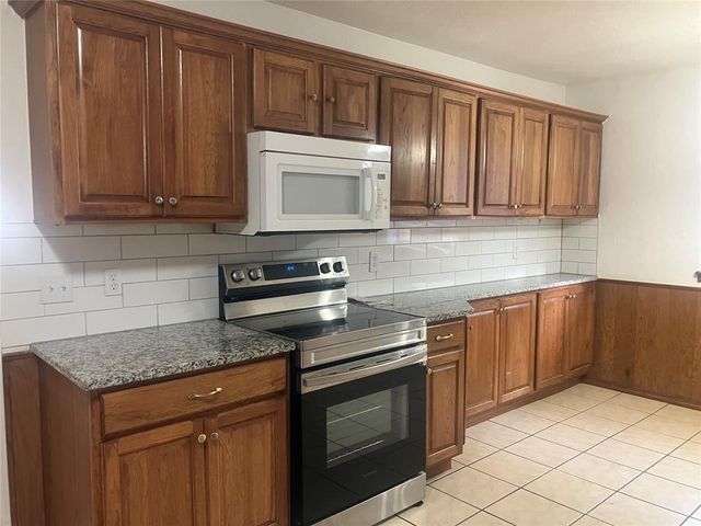 9917 Essex Avenue, The Village, OK 73120